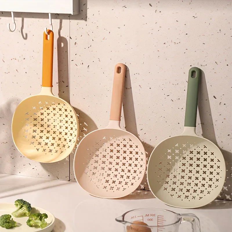 Montero Milan 1pc, Kitchen Colander, Kitchen Household Large Plastic Drain Long Handle Spoon, Salvage Noodle Dumpling High Temperature Resistant Colander Kitchen Stuff Kitchen Accessories Baking Supplies