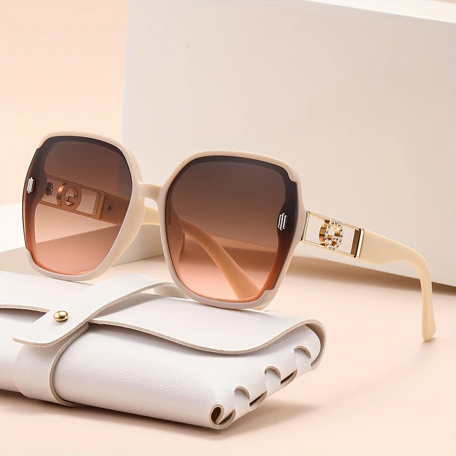 A Pair of Oversized Square Fashionable Glasses Suitable for Both Men And Women, Featuring Luxurious Golden Hinges, Perfect for Casual Wear Or As a Gift. Stylish Modern Design with a Polycarbonate Frame - Image 4