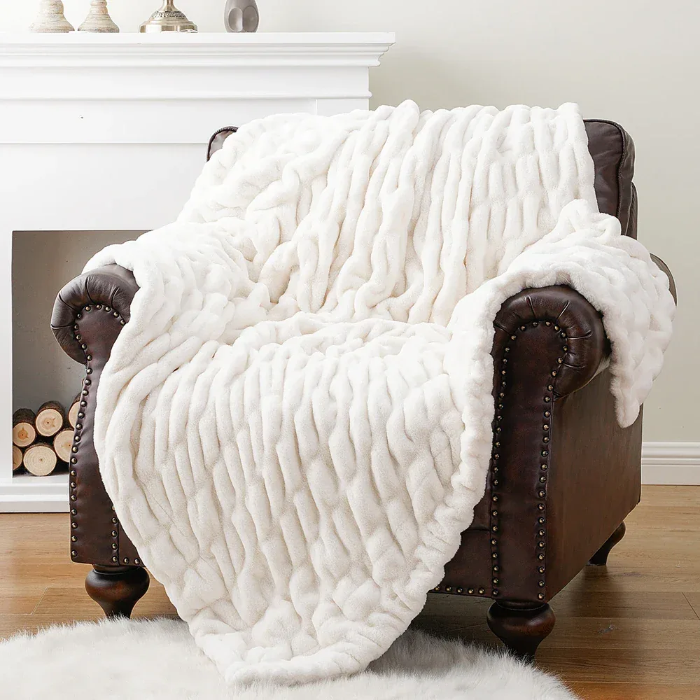 Luxury Faux Fur Throw Blanket - Image 9