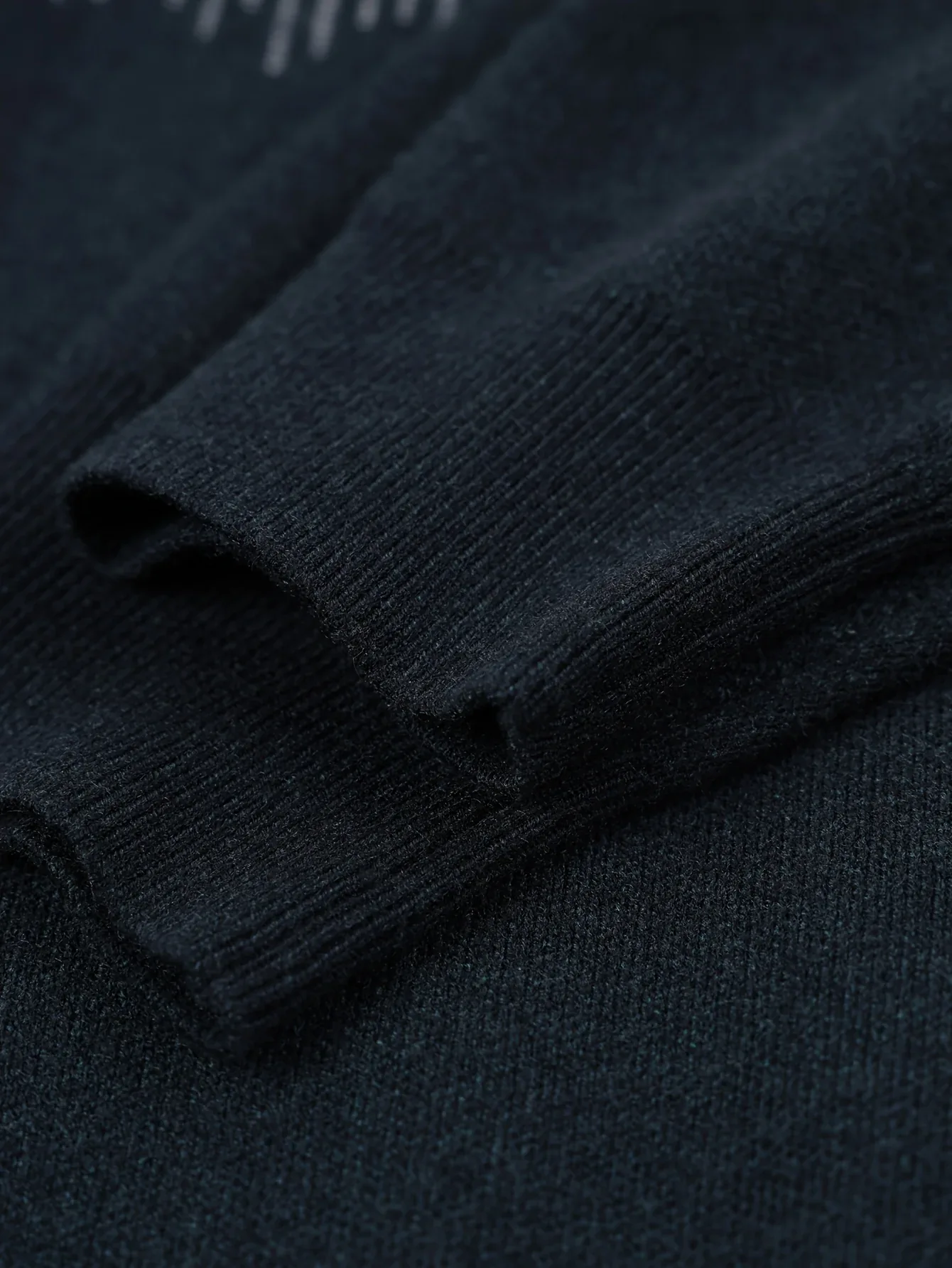 Men's Winter Warm Vertical Stripe Sweater - Dark Grey/Black Gradient Knit Pullover with Tapered Tail Hem, Casual & Outdoor Long Sleeve Round Neck Sweater for,, Office - All-Season Layering (Beige/White) - Image 10